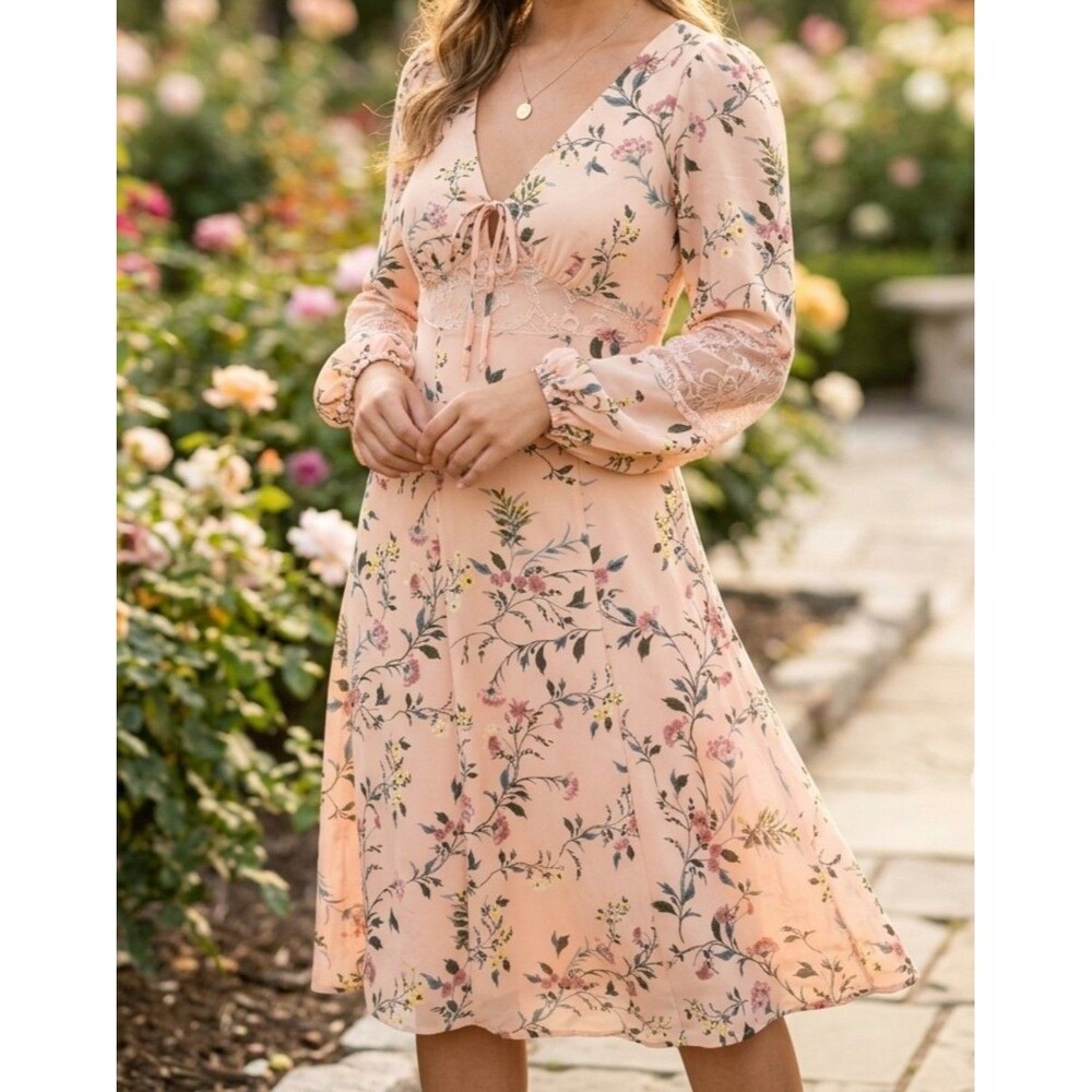 Tinsel Blush Floral Long-Sleeve
Tie-Front Dress